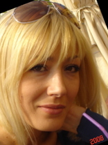 Person who looks like Elisabeth Shue