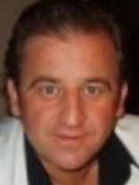 Person who looks like Jonathan Silverman