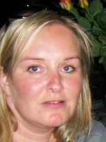 Person who looks like Elizabeth Perkins