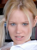 Person who looks like Sophie Monk