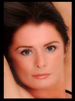 Person who looks like Holly Marie Combs