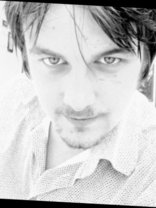 Person who looks like Justin Chatwin