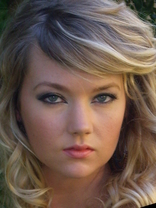 Person who looks like Taylor Swift