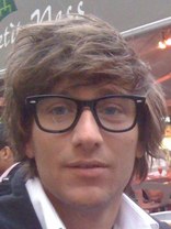 Person who looks like Simon Baker