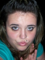 Person who looks like Mary-Kate and Ashley Olsen