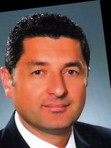 Person who looks like Kevin Pollak