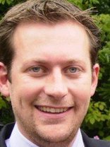 Person who looks like Tobey Maguire