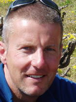 Person who looks like Dennis Quaid