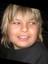 Person who looks like Cole & Dylan Sprouse