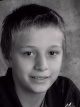 Person who looks like Josh Hutcherson