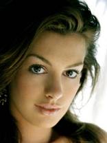 Person who looks like Anne Hathaway