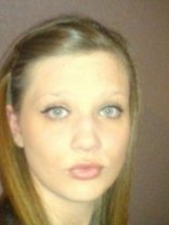 Person who looks like Mary-Kate and Ashley Olsen