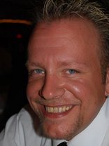 Person who looks like Kiefer Sutherland