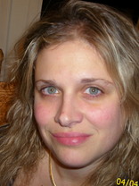 Person who looks like Mary-Kate and Ashley Olsen