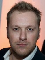 Person who looks like Kiefer Sutherland