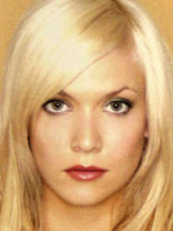 Person who looks like Tori Spelling