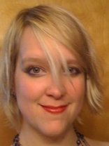 Person who looks like Tori Spelling