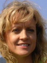 Person who looks like Elizabeth Perkins