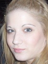 Person who looks like Kaley Cuoco