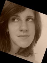 Person who looks like Tori Spelling