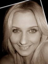 Person who looks like Ashlee Simpson