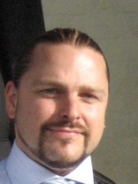 Person who looks like Donnie Wahlberg