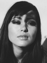 Person who looks like Mandy Moore