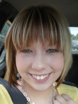 Person who looks like Linda Cardellini