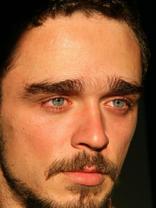 Person who looks like Justin Chatwin