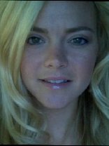 Person who looks like Mena Suvari