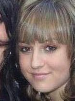 Person who looks like Kaley Cuoco