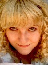 Person who looks like Anna Faris