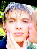 Person who looks like Jesse McCartney