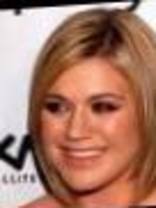 Person who looks like Kelly Clarkson