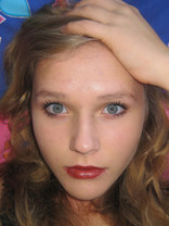 Person who looks like Mary-Kate and Ashley Olsen