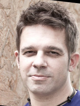 Person who looks like Robbie Williams