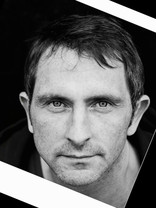 Person who looks like Dylan McDermott