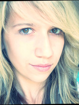 Person who looks like Ashley Tisdale