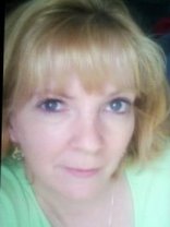 Person who looks like Cheryl Tiegs