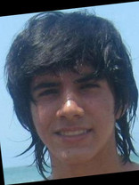 Person who looks like Pierce Brosnan