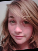 Person who looks like Mary-Kate and Ashley Olsen