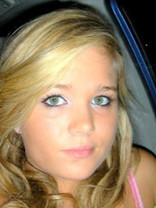 Person who looks like Mary-Kate and Ashley Olsen