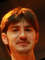 Person who looks like Josh Hartnett