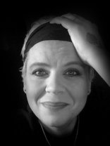 Person who looks like Kim Cattrall