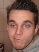 Person who looks like Kevin Dillon