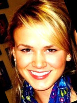 Person who looks like Carrie Underwood