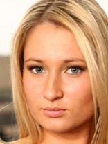 Person who looks like Leelee Sobieski