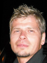 Person who looks like Brad Pitt