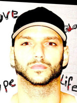 Person who looks like David Charvet