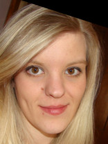 Person who looks like Tori Spelling